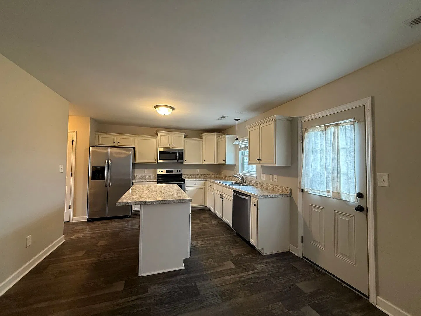 3 Bed, 2.5 Bath home in Sneads Ferry - Bridgeport Community — Photo 4