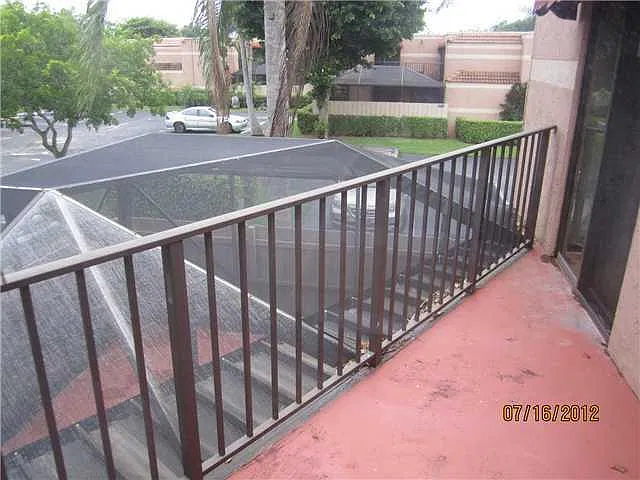 2 bed, 3.0 bath, 1325 sqft, $2,200 — Photo 3