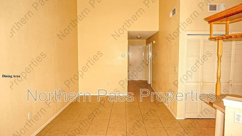 3 bed, 1.0 bath, 926 sqft, $1,245 — Photo 4