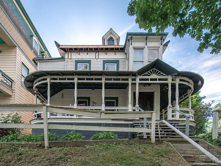 236 Saratoga St — Photo 18