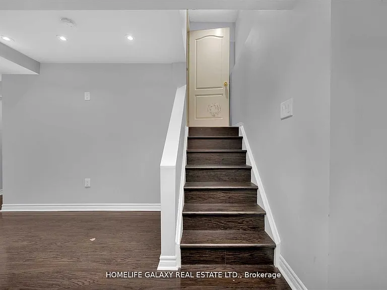 19 Warburton Dr #BSMNT — Photo 5