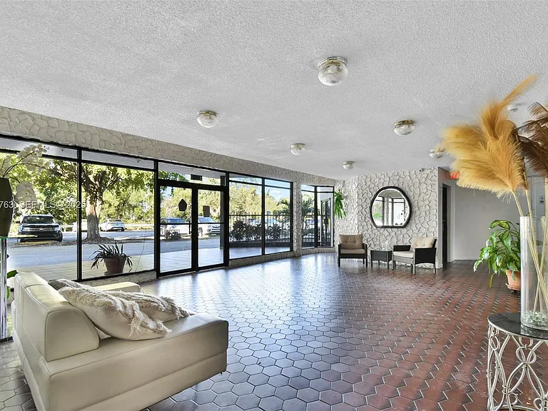 9682 Fontainebleau Blvd #306 — Photo 6