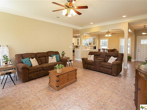 3rd image of 39 Creekside Dr
