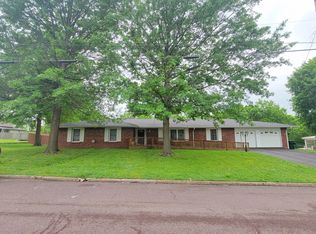 1104 6th St, Monett, MO 65708