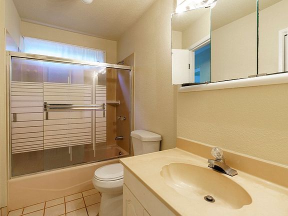 3rd image of 5493 Makaloa St #2