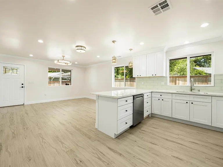 6122 Friendly Ct — Photo 11