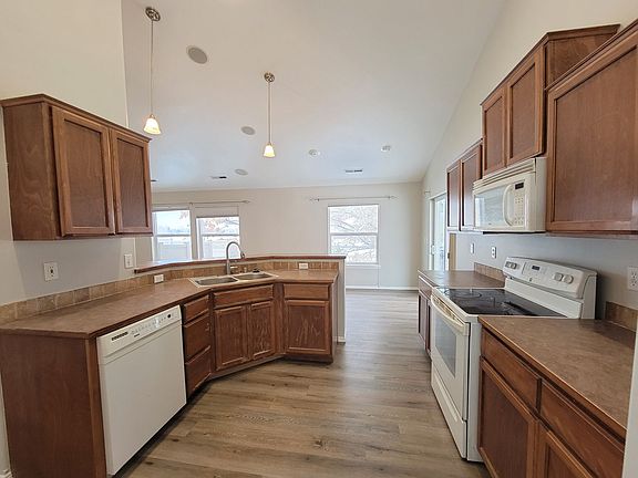 5th image of 3674 Bing St