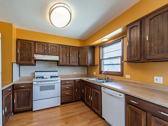 2nd image of 25240 W Lehmann Blvd
