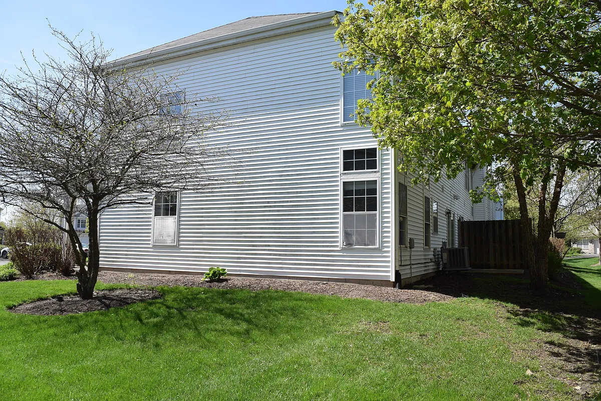 Building Photo - 460 Lancaster Dr