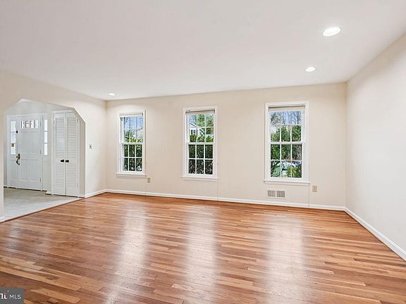 5th image of 8020 Lakenheath Way