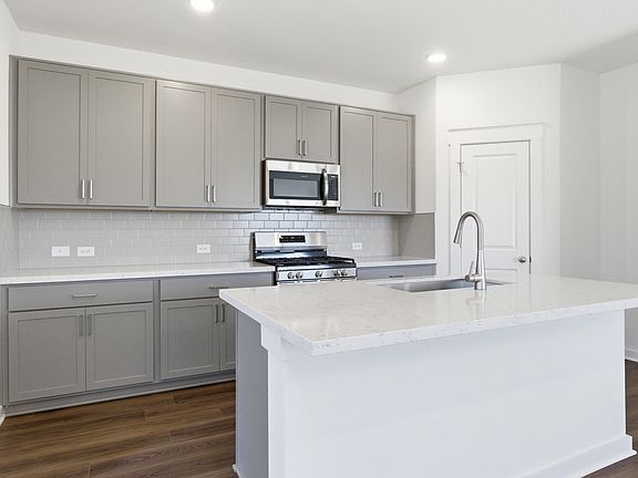 5th image of 150 Oriole St