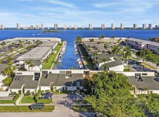 118 Castlewood Dr APT 124, North Palm Beach, FL 33408