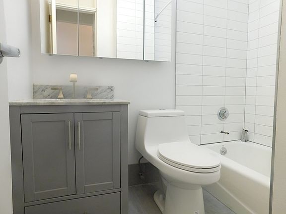 4th image of 455 W 46th St APT 2d