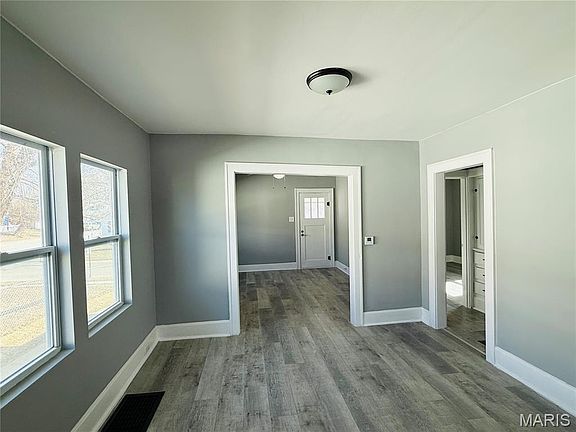 5th image of 516 Sering Ave