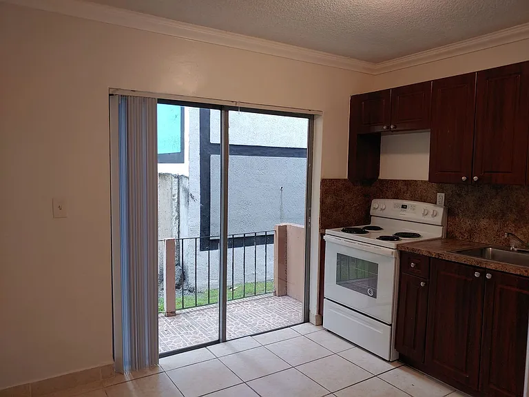 658 NW 1st St — Photo 18