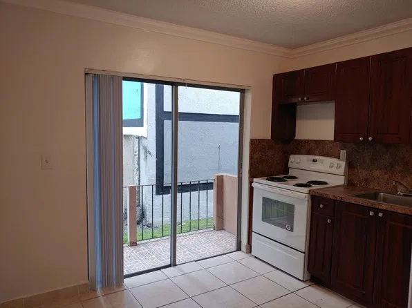 658 NW 1 ST, 658 NW 1st St APT 2, Miami, FL 33128