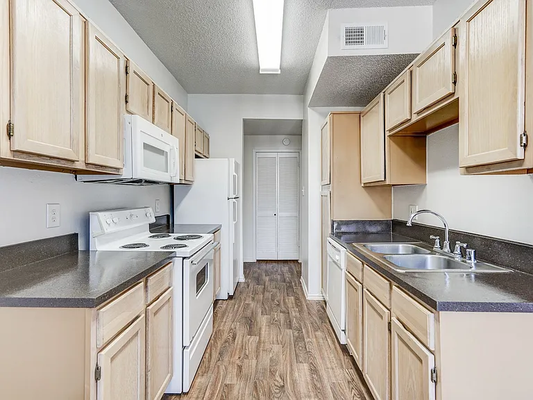 Saxony at Chase Oaks Apartments — Photo 48