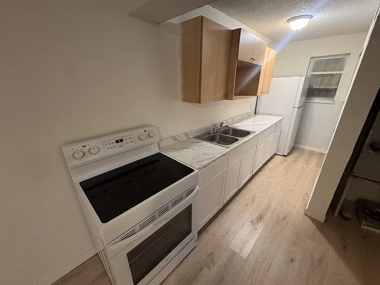200 SW 20th Ave #2 — Photo 3