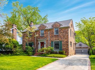 558 Lincoln Rd, Grosse Pointe, MI 48230