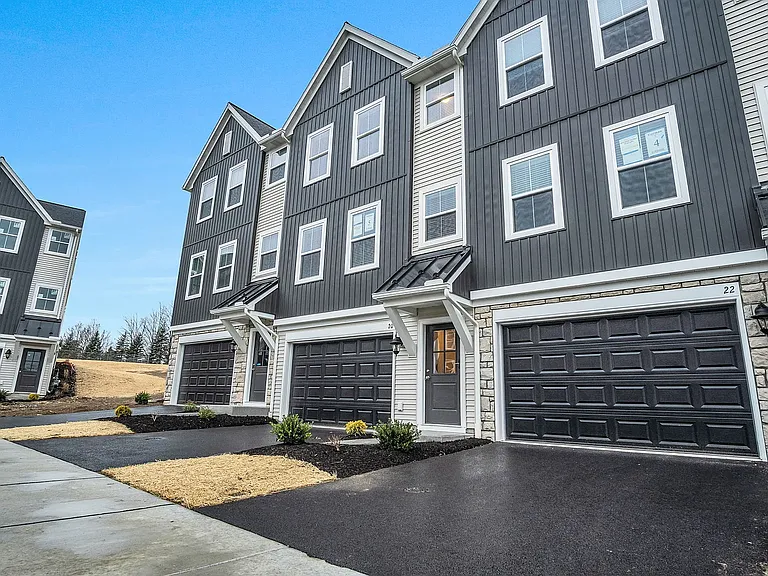20 Morgan Cir — Photo 3