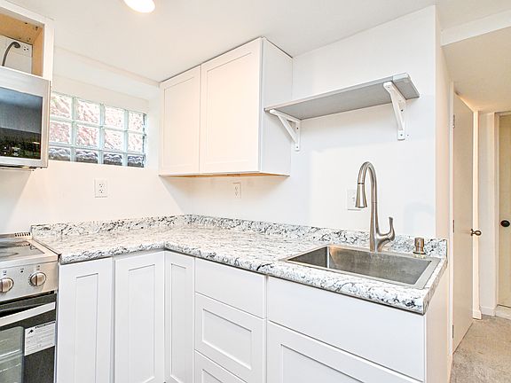 5th image of 2216 Burnett Ave #2