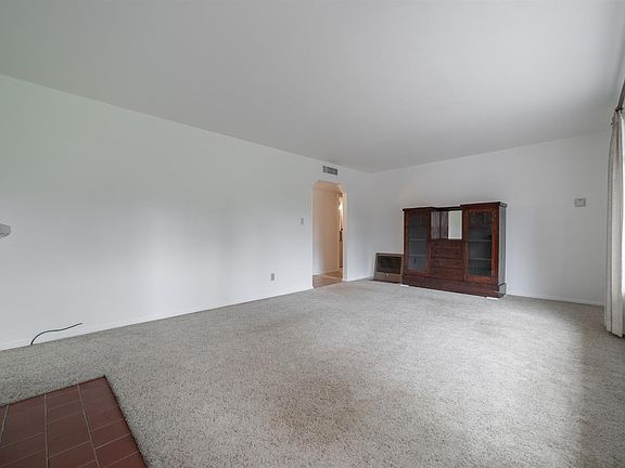 4th image of 4551 E Cambridge Ave