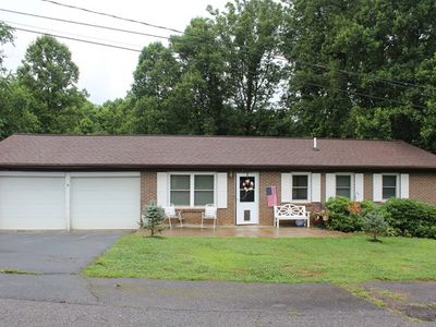 221 Oakley Dr, North Wilkesboro, NC, 28659