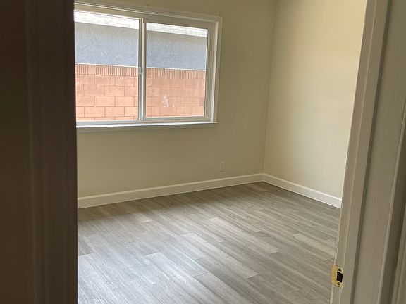 4th image of 3900 1/2 E 54th St