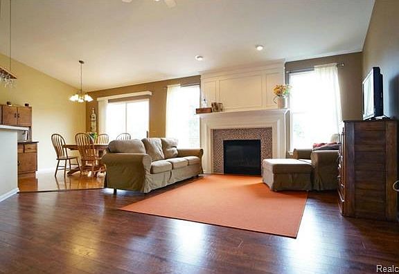 2nd image of 6415 Oakhurst Dr