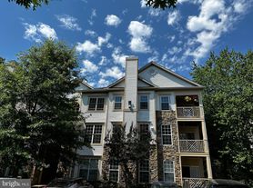 5958 Founders Hill Dr, Alexandria, VA