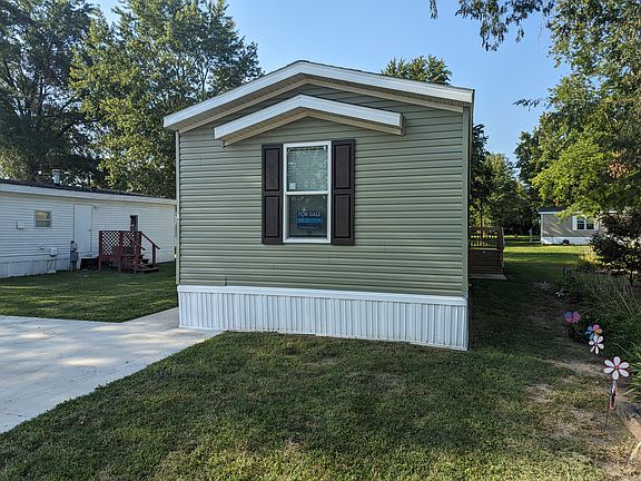 3rd image of 74 Loraine Dr
