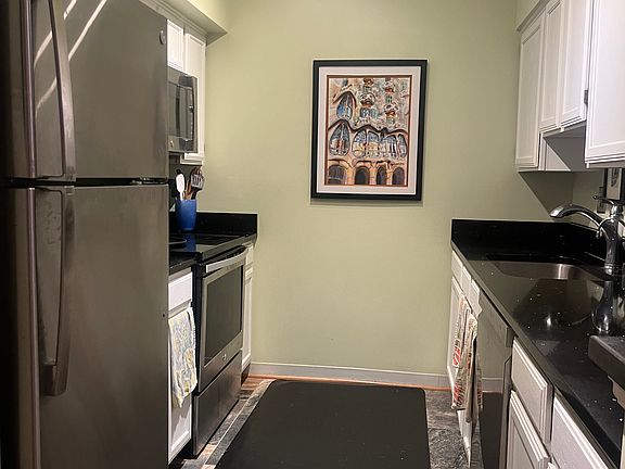 3rd image of 2400 Clarendon Blvd #Penthouse 02