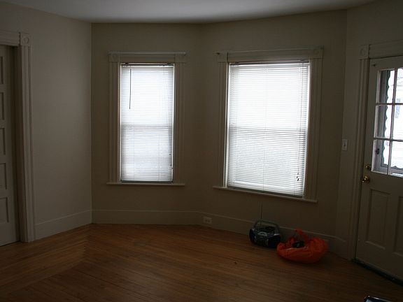 1st Floor North Living Rm