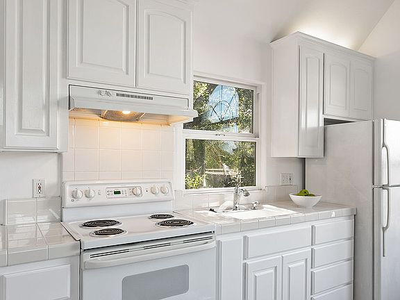 5th image of 354 Carroll St