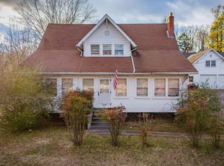 2704 Fort Henry Dr, Kingsport, TN 37664