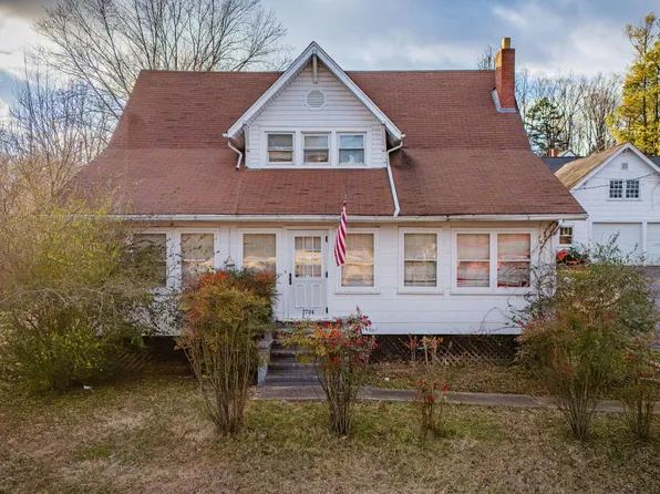 2704 Fort Henry Dr, Kingsport, TN 37664