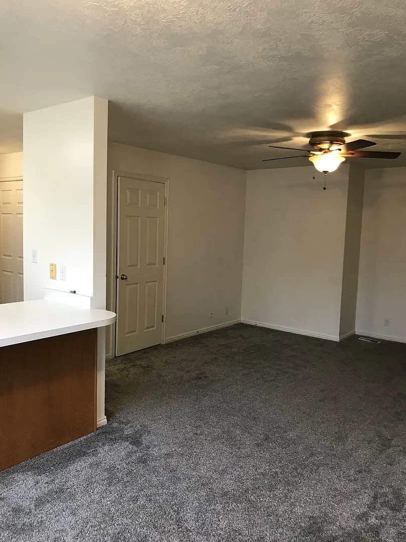 Holdaway — Photo 3