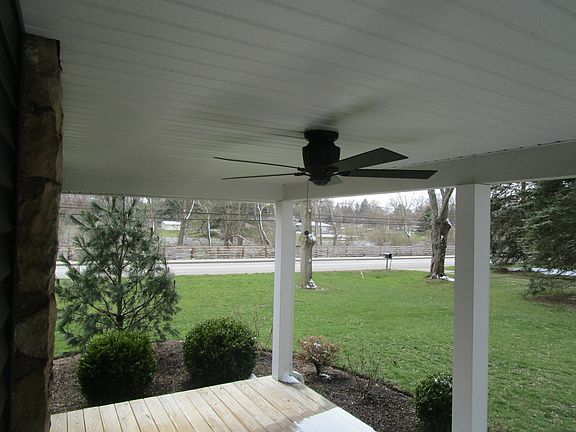 covered porch w/patio