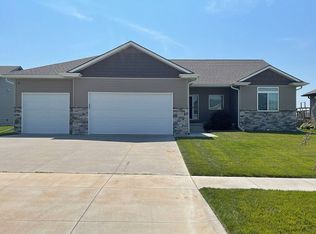 1136 N 97th St, Lincoln, NE 68505