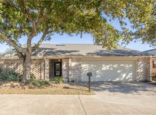 1216 Brook Hollow Ct, Bryan, TX 77802