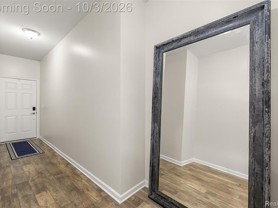 23116 Clarewood St, photo 4