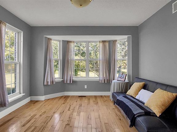 2nd image of 4962 Smith Dr