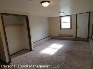 527 7th St S, Moorhead, MN 56560