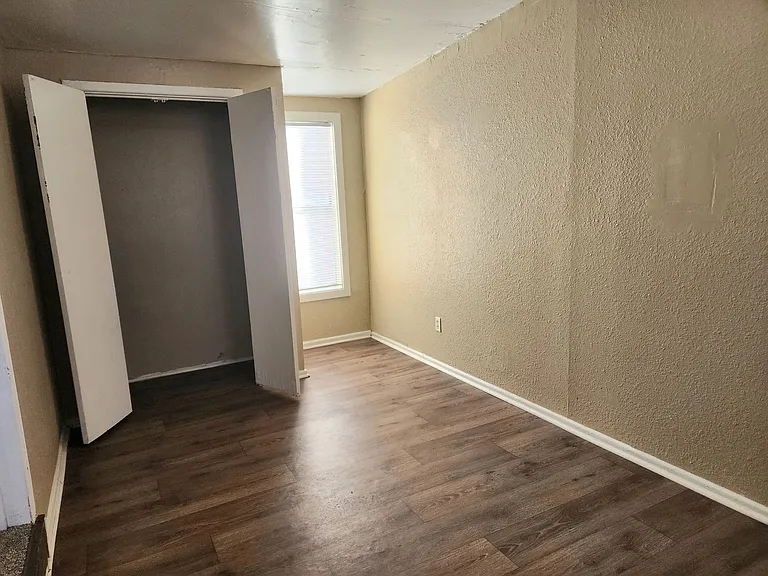 216 S Avenue I #4 — Photo 8