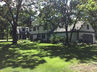 109 N Old Oak Dr, North Barrington, IL 60010