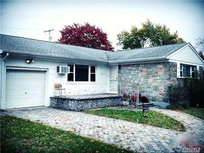 499 Parkway Dr, Elmont, NY, 11003