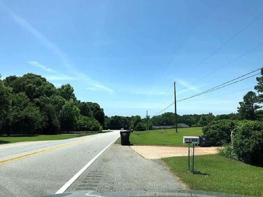 2nd image of 256 Highway 279