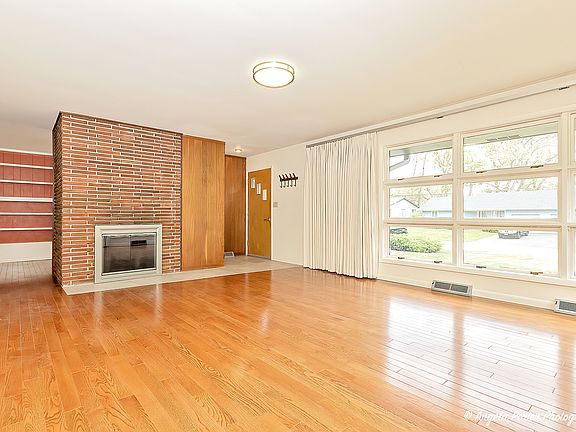 5th image of 536 Lawndale Ave
