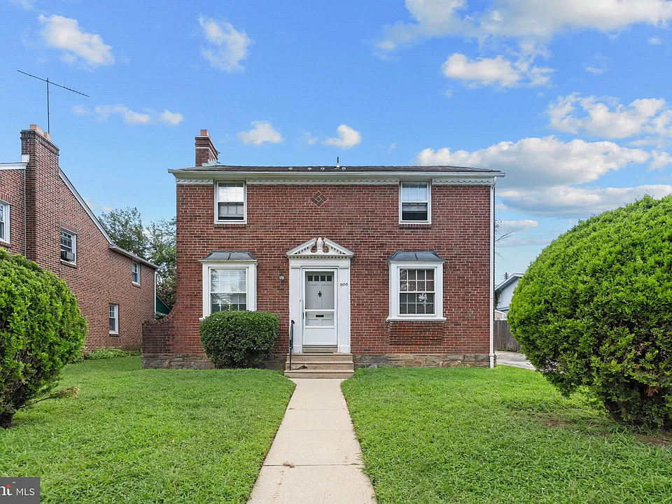 906 Rhawn St
