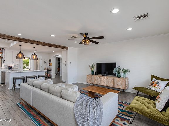 3rd image of 8043 E CLARENDON Avenue